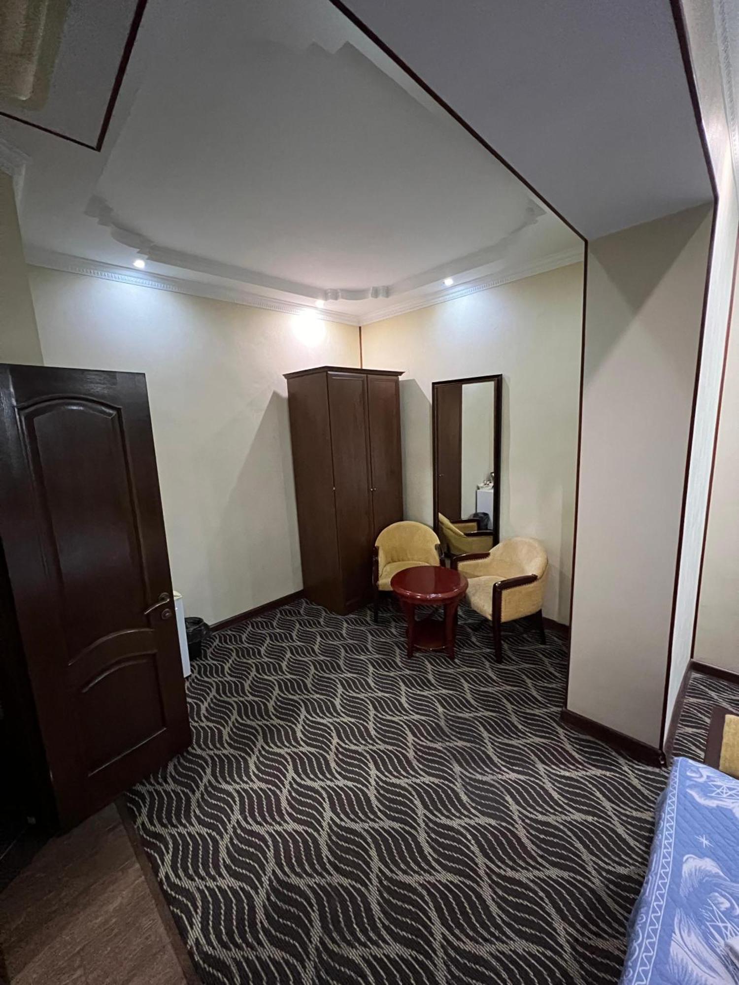 Sary Arka Hotel Shymkent Phòng bức ảnh