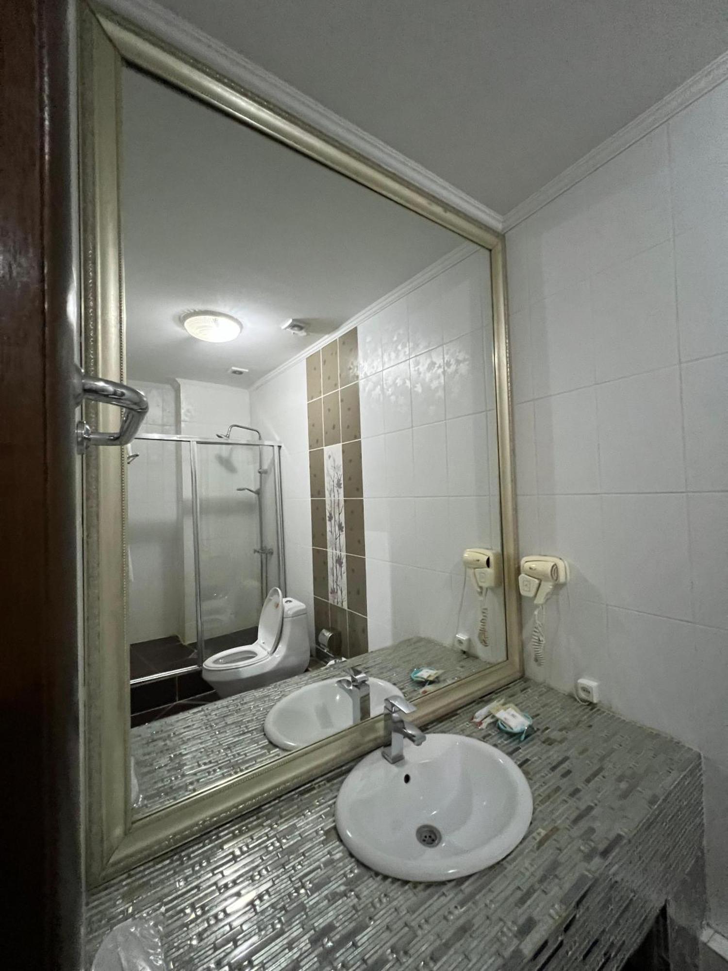 Sary Arka Hotel Shymkent Phòng bức ảnh